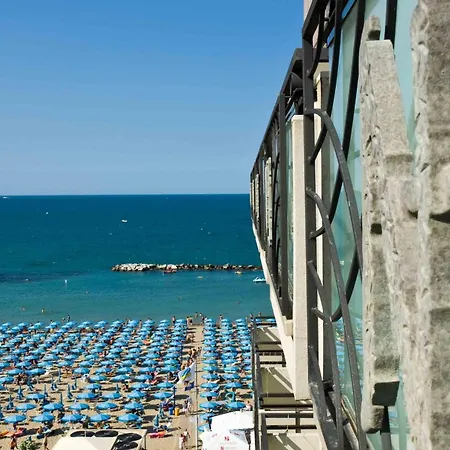 Negresco Hotel 4*