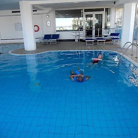 Negresco 4*